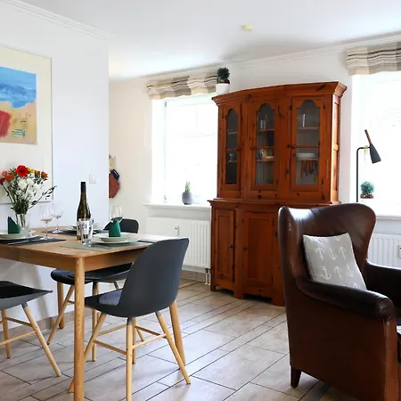 Neuerbautes Haus Im Friesenstil. Moderne 2-zimmer-appartements Mit Balkon Fuer Bis Zu 4 Personen * Wenningstedt-Braderup